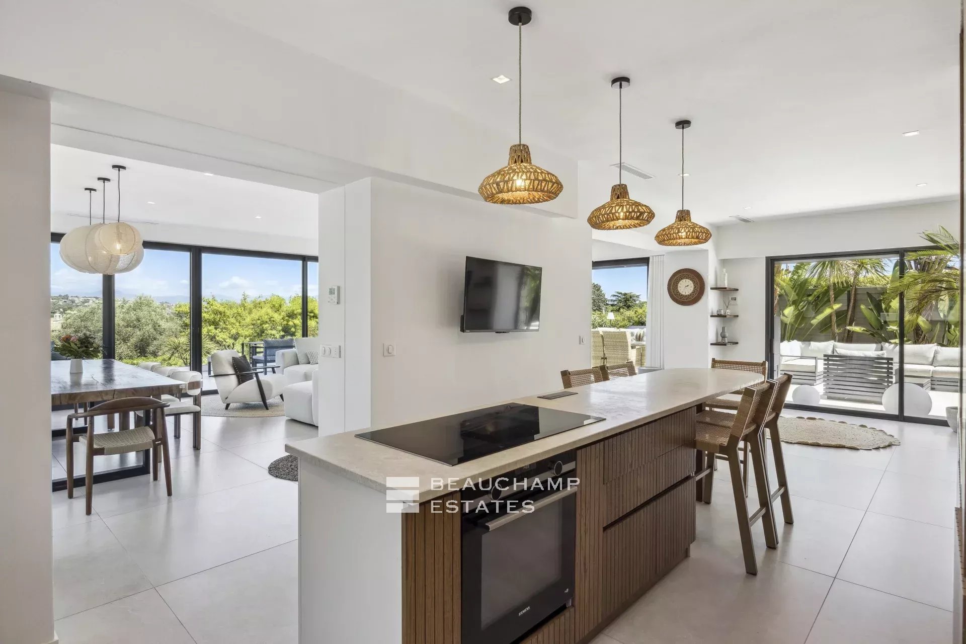 Villa contemporaine de 5 chambres au coeur d’un quartier résidentiel de Biot Contemporary 5-bedroom villa in Biot