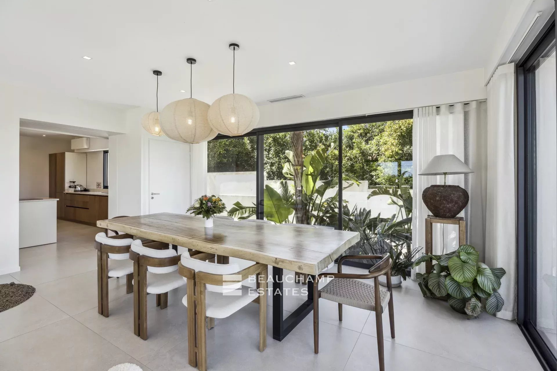 Villa contemporaine de 5 chambres au coeur d’un quartier résidentiel de Biot Contemporary 5-bedroom villa in Biot