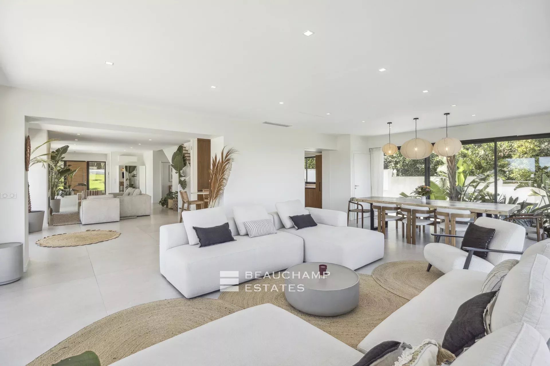 Villa contemporaine de 5 chambres au coeur d’un quartier résidentiel de Biot Contemporary 5-bedroom villa in Biot