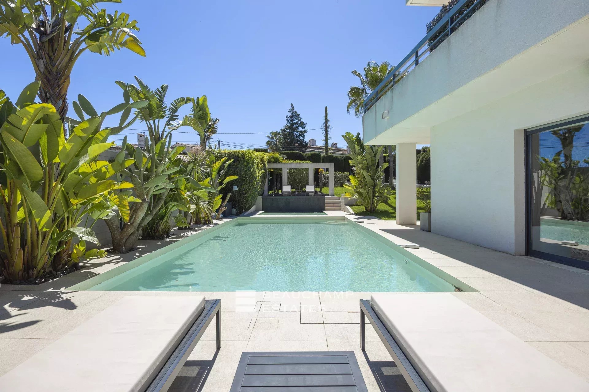 Villa contemporaine de 5 chambres au coeur d’un quartier résidentiel de Biot Contemporary 5-bedroom villa in Biot