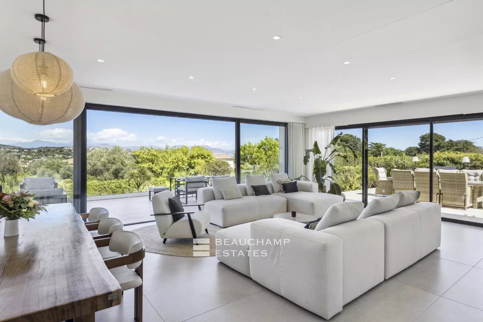 Villa contemporaine de 5 chambres au coeur d’un quartier résidentiel de Biot Contemporary 5-bedroom villa in Biot