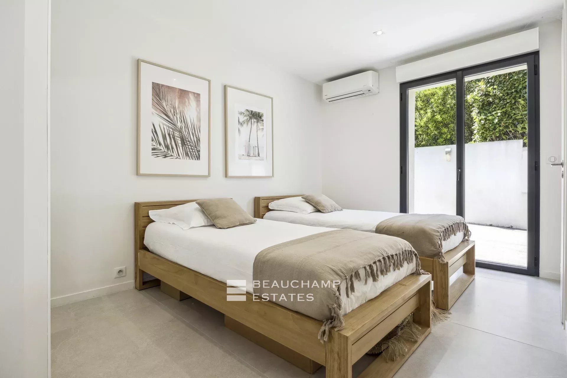 Villa contemporaine de 5 chambres au coeur d’un quartier résidentiel de Biot Contemporary 5-bedroom villa in Biot