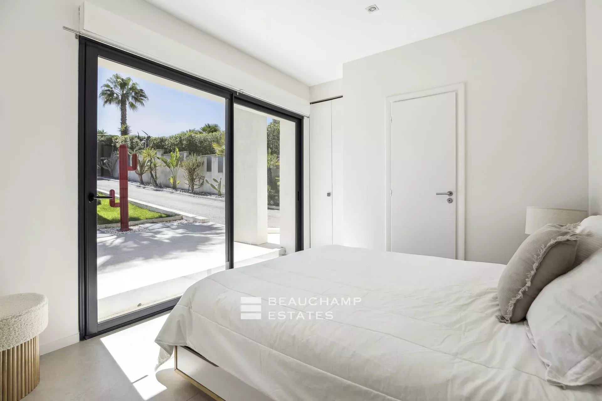 Villa contemporaine de 5 chambres au coeur d’un quartier résidentiel de Biot Contemporary 5-bedroom villa in Biot