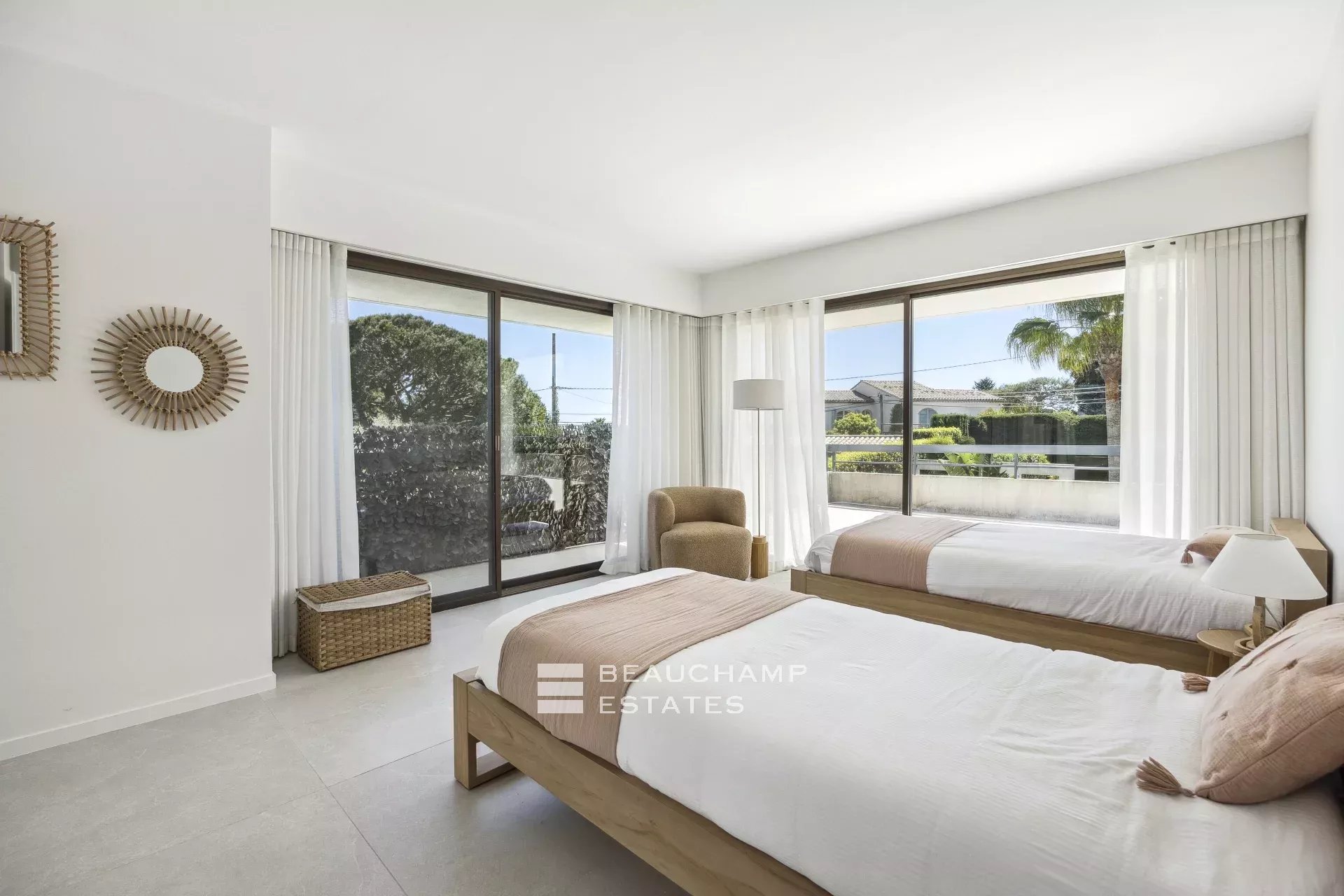 Villa contemporaine de 5 chambres au coeur d’un quartier résidentiel de Biot Contemporary 5-bedroom villa in Biot