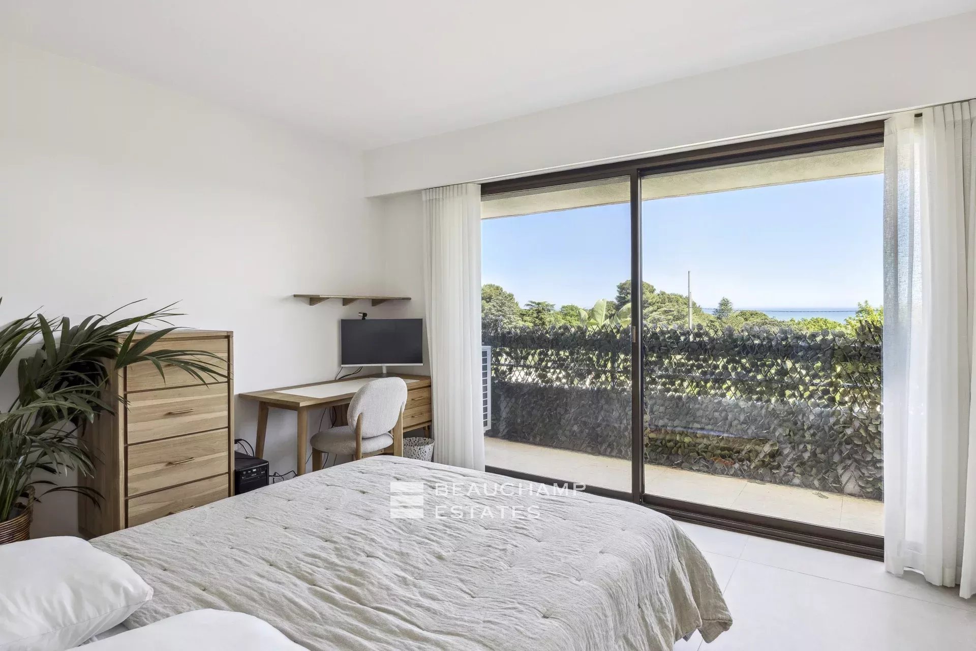 Villa contemporaine de 5 chambres au coeur d’un quartier résidentiel de Biot Contemporary 5-bedroom villa in Biot