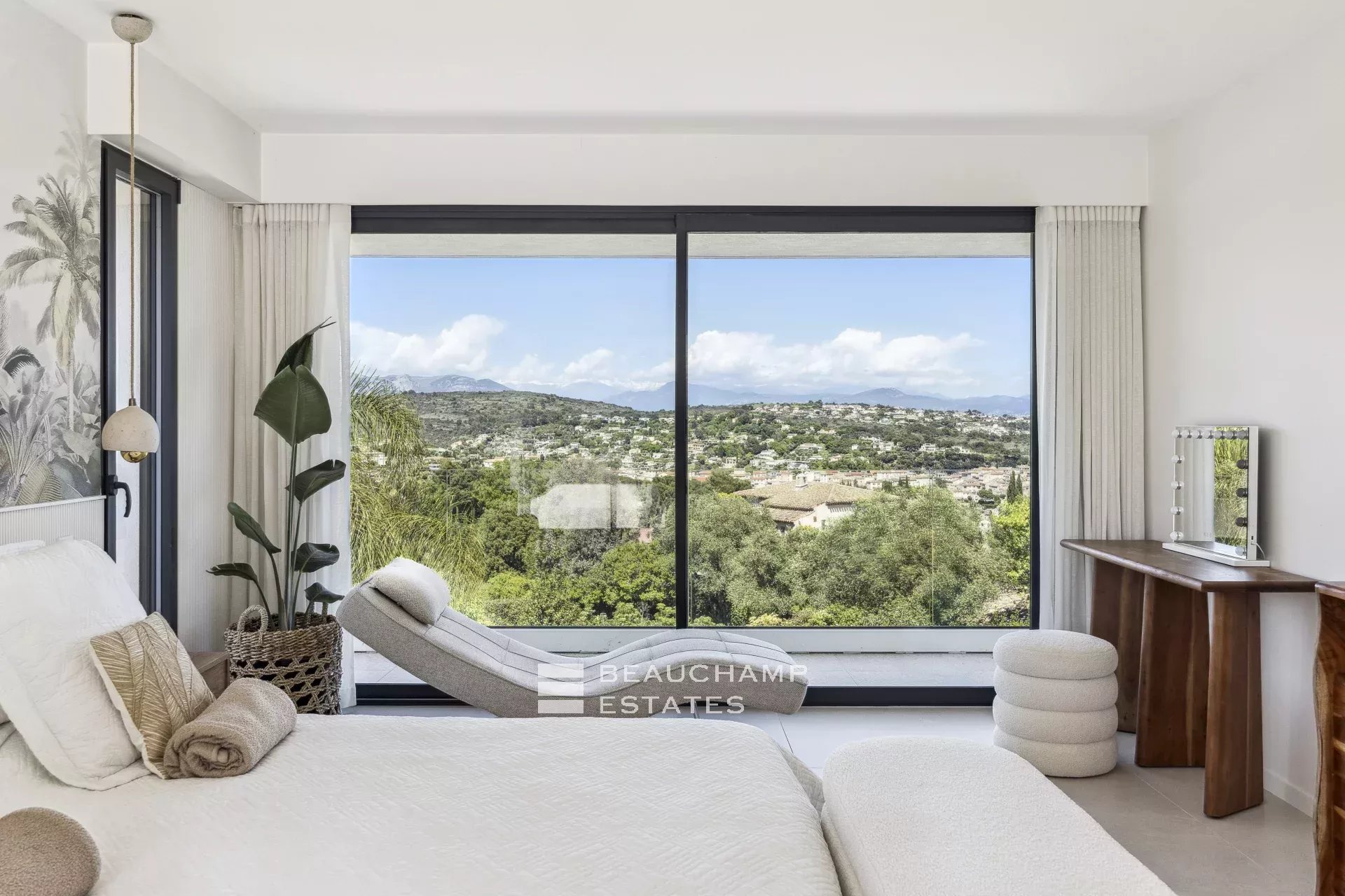 Villa contemporaine de 5 chambres au coeur d’un quartier résidentiel de Biot Contemporary 5-bedroom villa in Biot