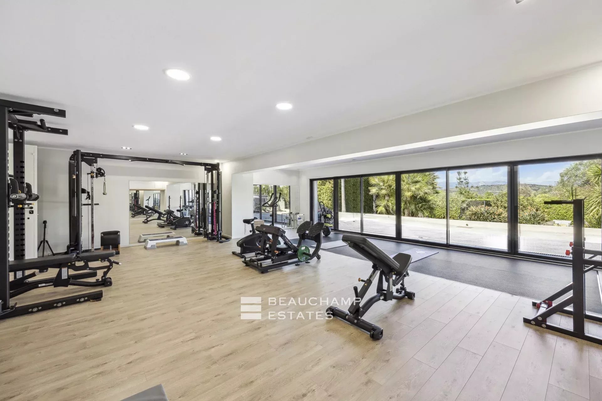 Villa contemporaine de 5 chambres au coeur d’un quartier résidentiel de Biot Contemporary 5-bedroom villa in Biot