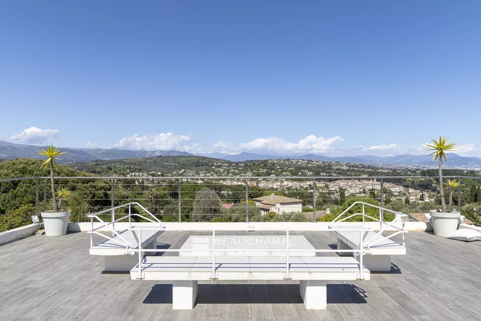 Villa contemporaine de 5 chambres au coeur d’un quartier résidentiel de Biot Contemporary 5-bedroom villa in Biot