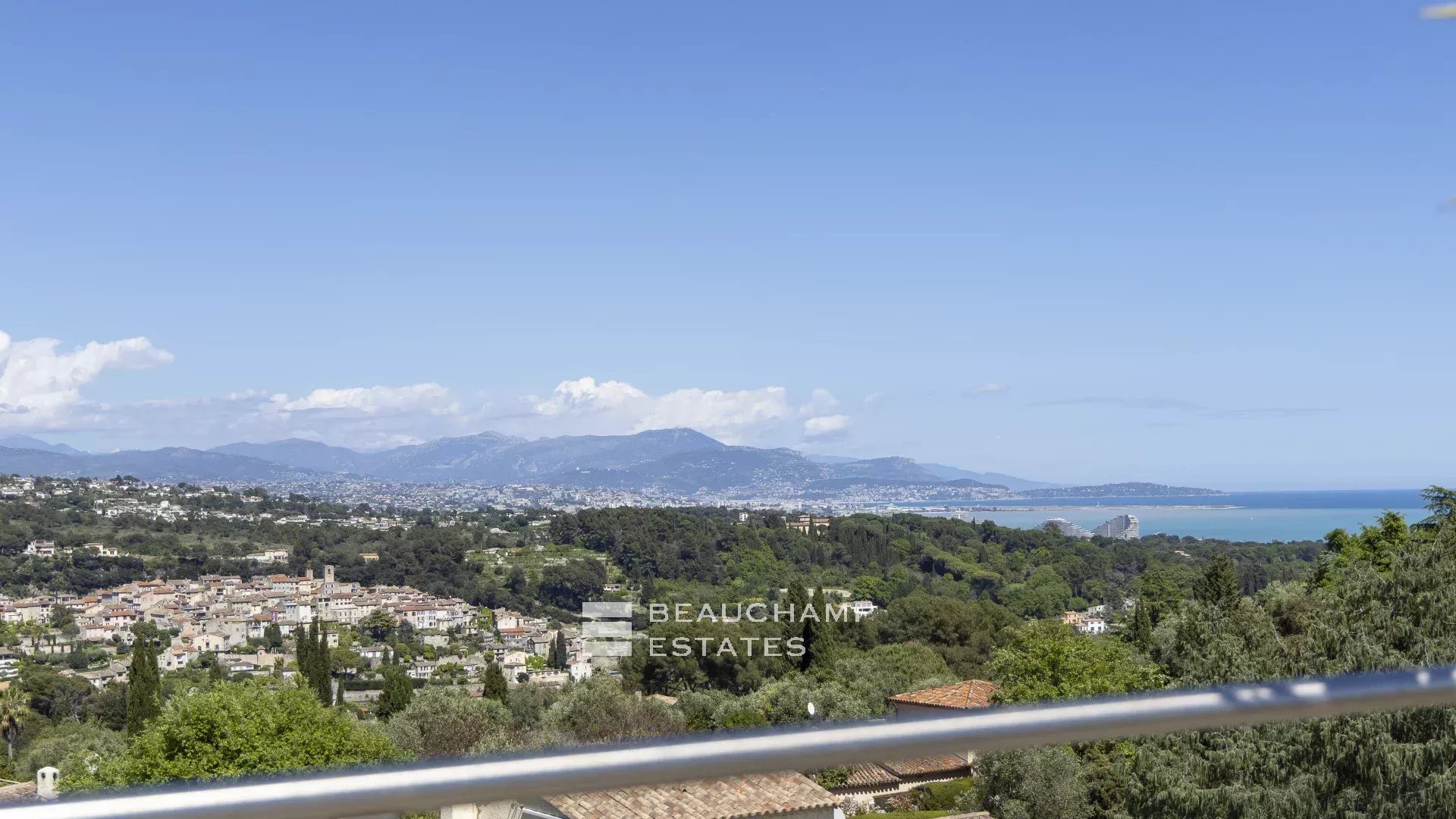 Villa contemporaine de 5 chambres au coeur d’un quartier résidentiel de Biot Contemporary 5-bedroom villa in Biot