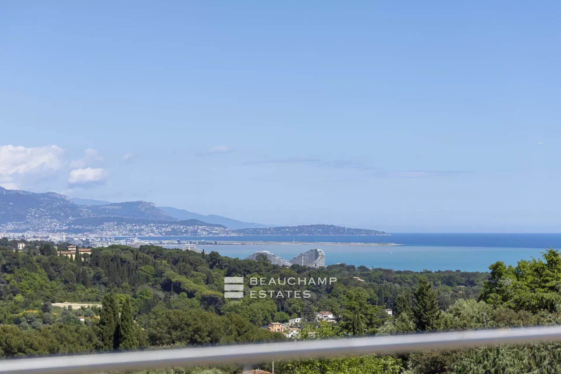 Villa contemporaine de 5 chambres au coeur d’un quartier résidentiel de Biot Contemporary 5-bedroom villa in Biot