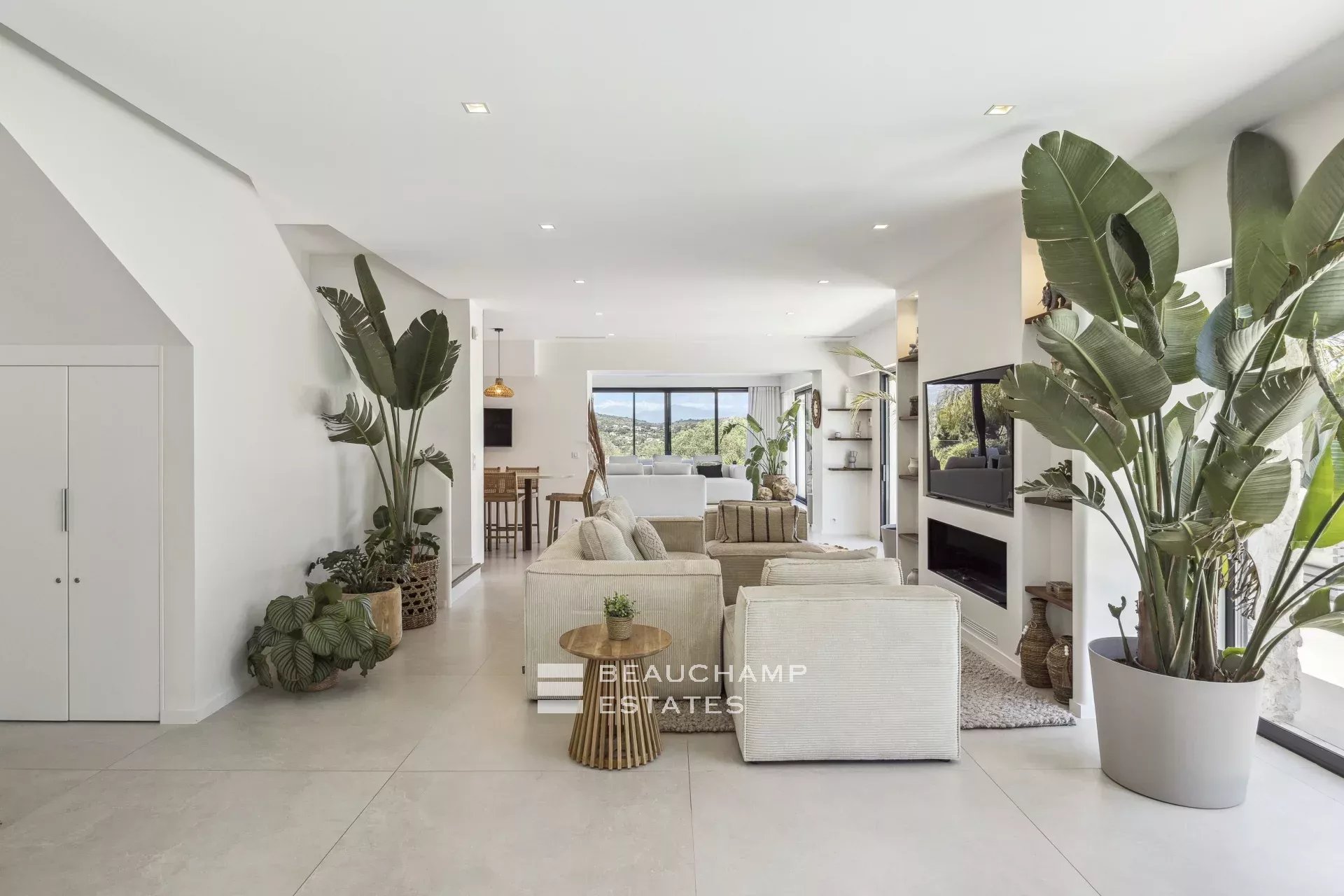 Villa contemporaine de 5 chambres au coeur d’un quartier résidentiel de Biot Contemporary 5-bedroom villa in Biot