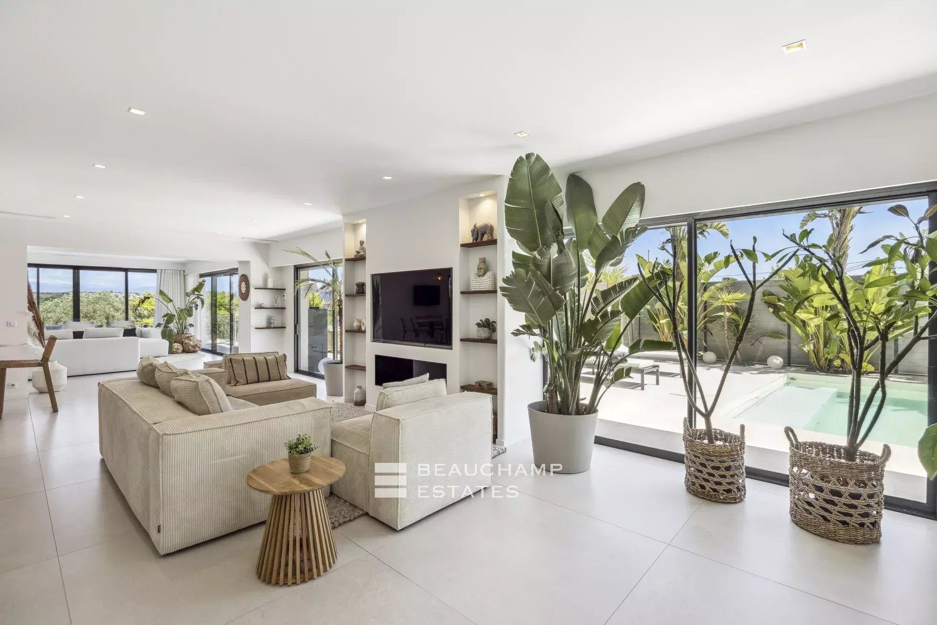 Villa contemporaine de 5 chambres au coeur d’un quartier résidentiel de Biot Contemporary 5-bedroom villa in Biot