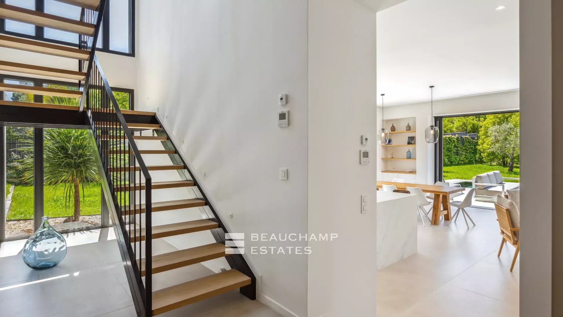 Villa contemporaine de 5 chambres à Mougins Contemporary 5-bedroom villa in Mougins