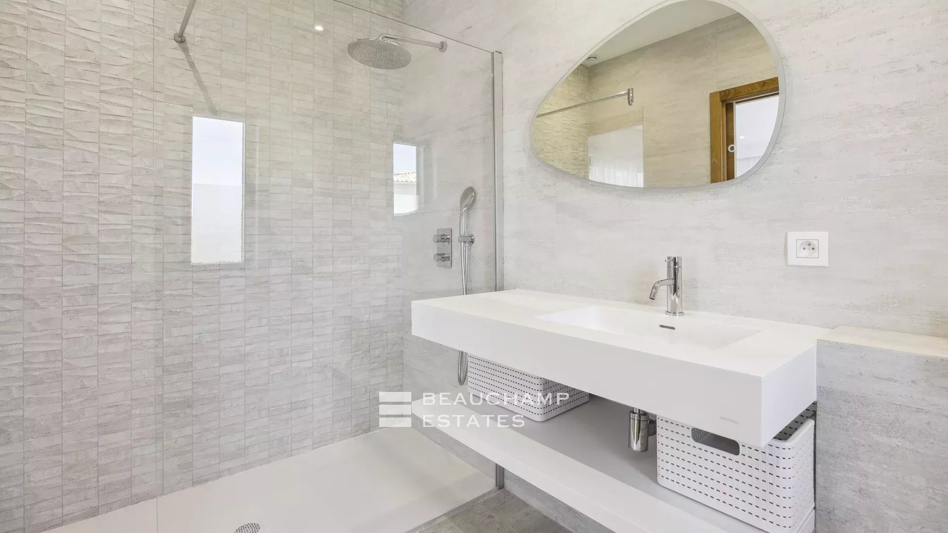 Villa contemporaine de 5 chambres à Mougins Contemporary 5-bedroom villa in Mougins