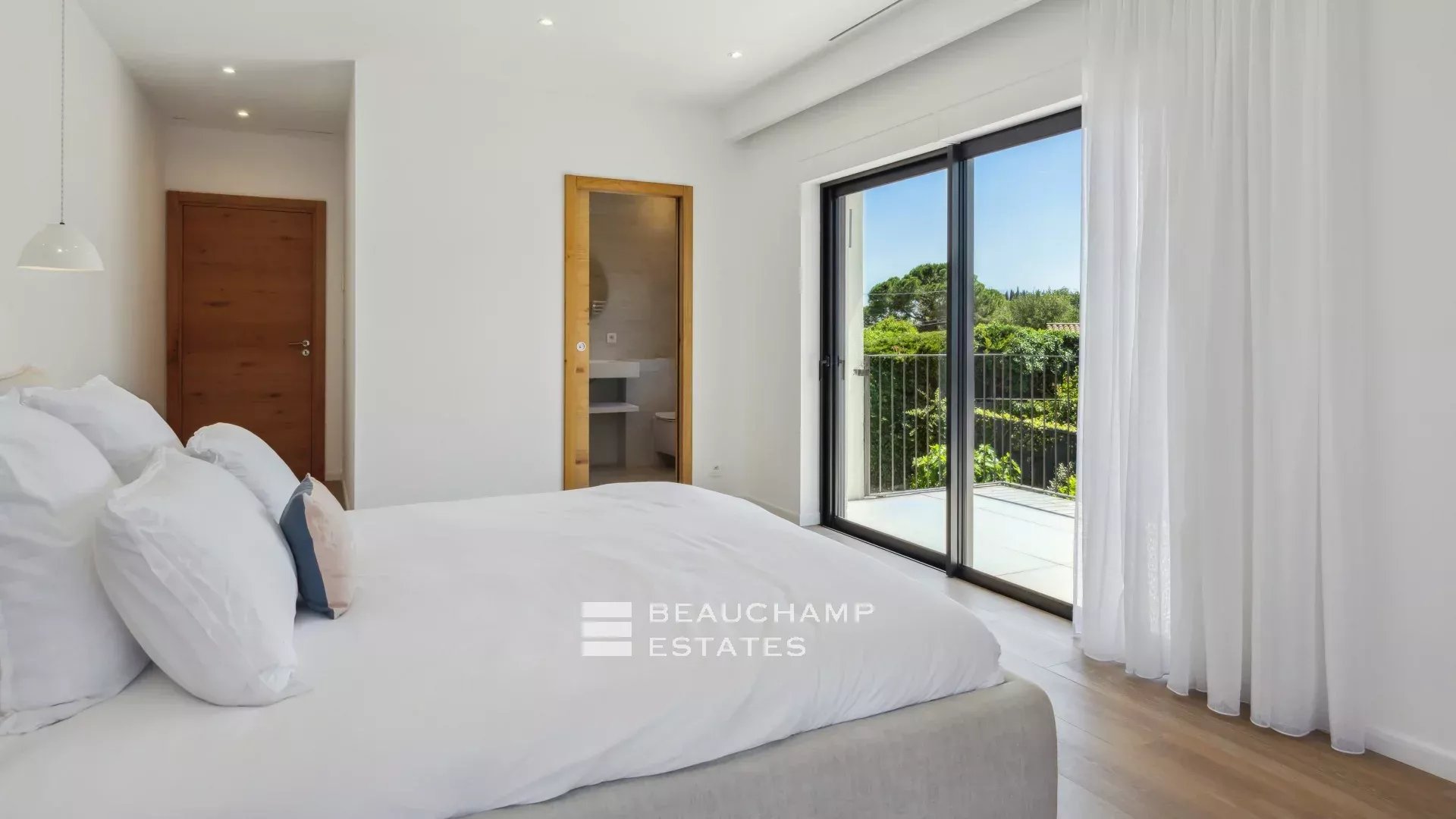 Villa contemporaine de 5 chambres à Mougins Contemporary 5-bedroom villa in Mougins