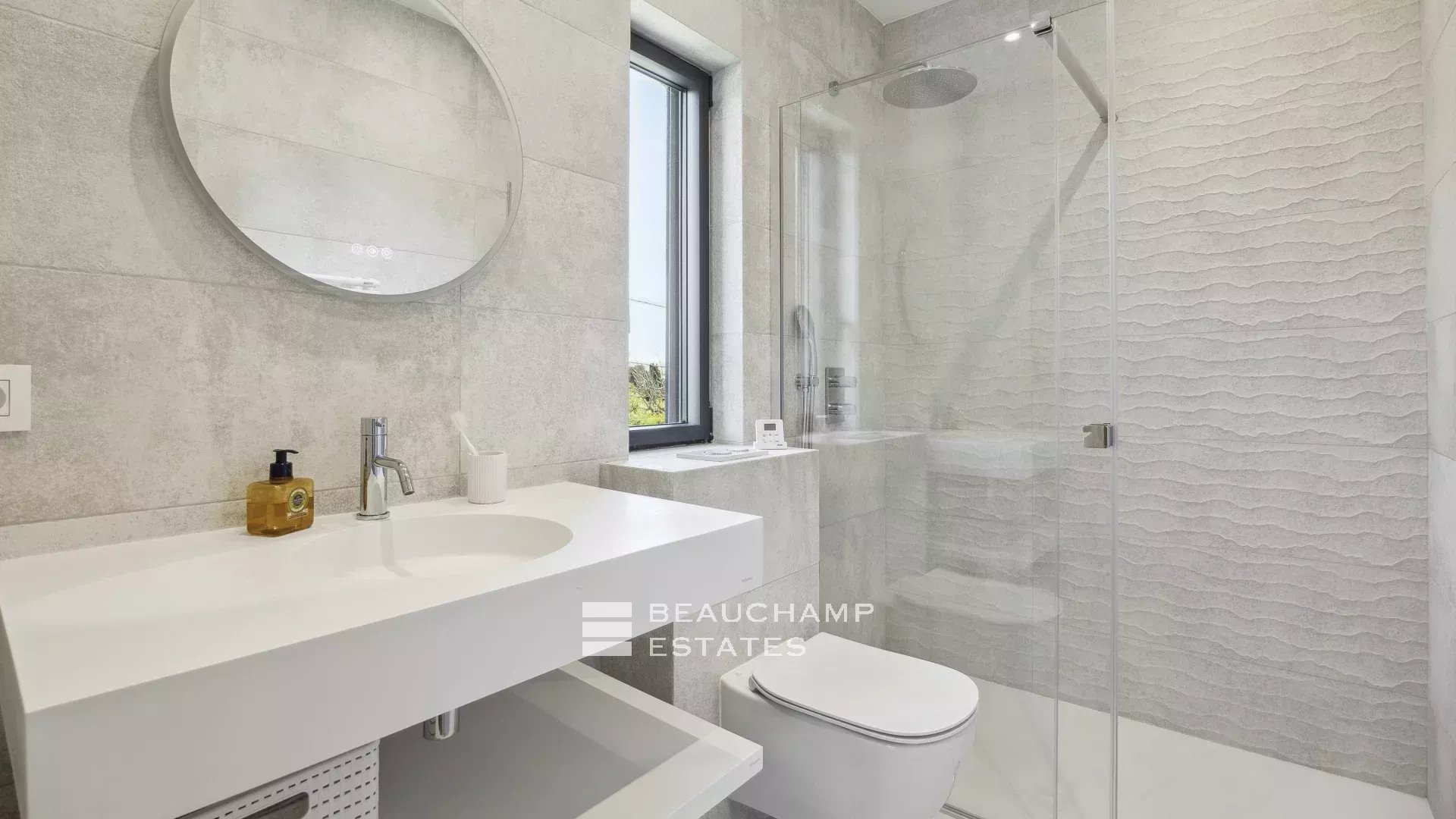 Villa contemporaine de 5 chambres à Mougins Contemporary 5-bedroom villa in Mougins