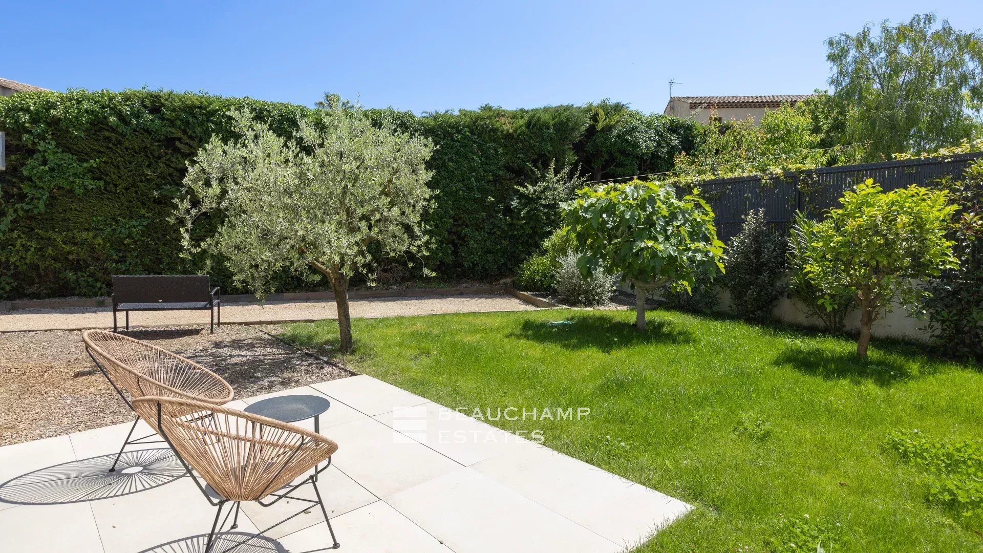 Villa contemporaine de 5 chambres à Mougins Contemporary 5-bedroom villa in Mougins