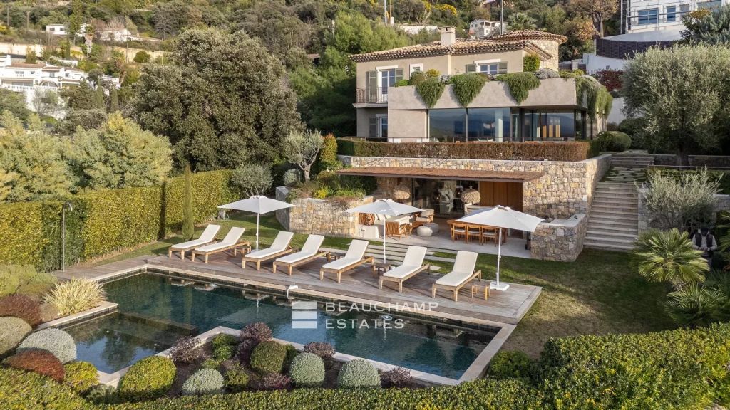 Contemporary 5-bedroom villa with sea view – Cannes Californie