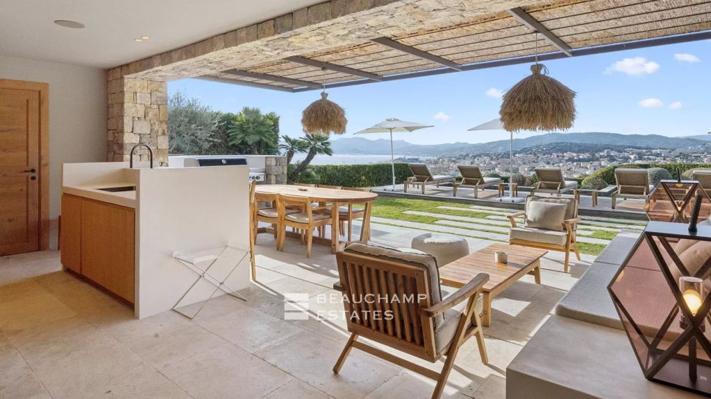 Contemporary 5-bedroom villa with sea view – Cannes Californie