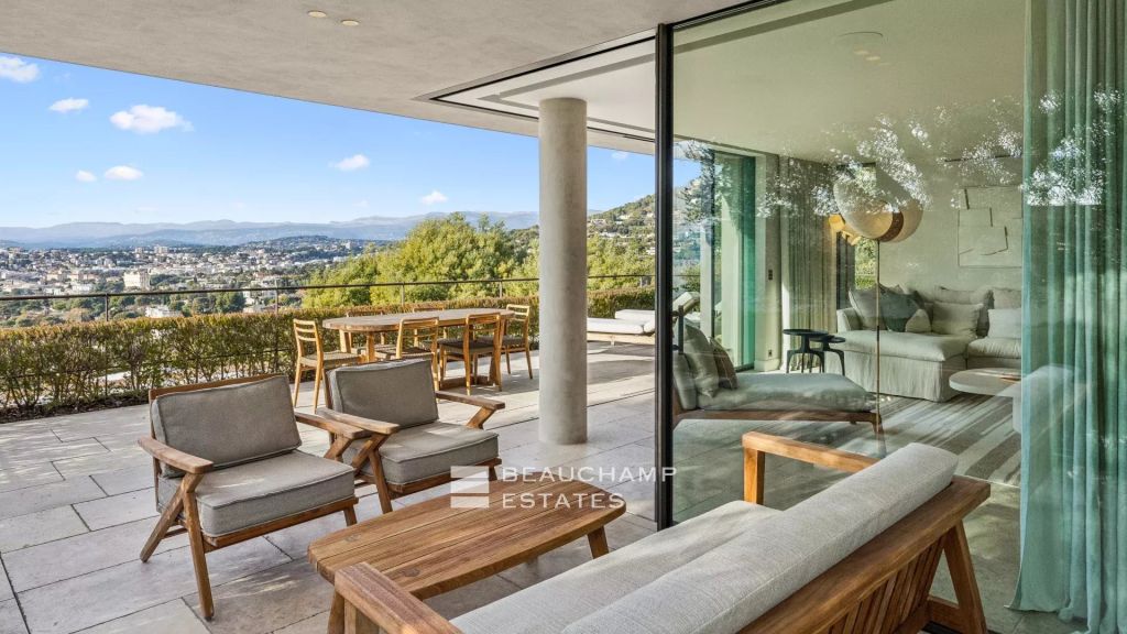 Contemporary 5-bedroom villa with sea view – Cannes Californie