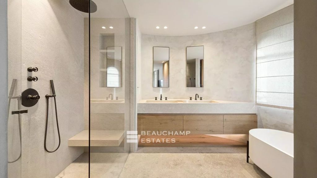 Contemporary 5-bedroom villa with sea view – Cannes Californie