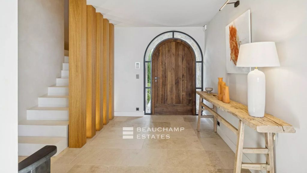 Contemporary 5-bedroom villa with sea view – Cannes Californie