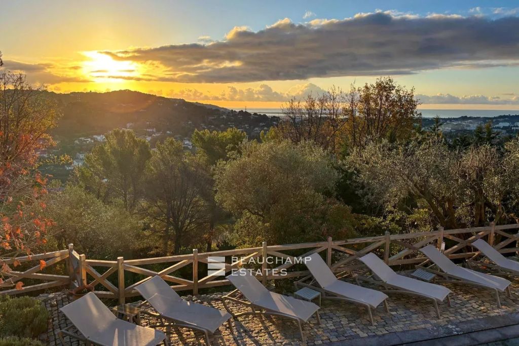 Contemporary 5-Bedroom villa with sea view – Mougins