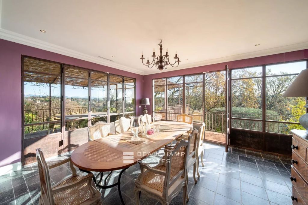 Contemporary 5-Bedroom villa with sea view – Mougins