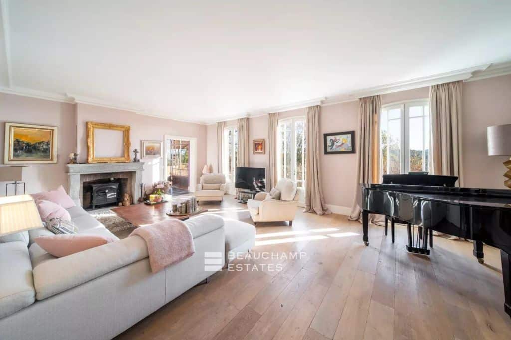 Contemporary 5-Bedroom villa with sea view – Mougins