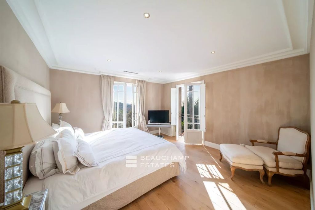 Contemporary 5-Bedroom villa with sea view – Mougins