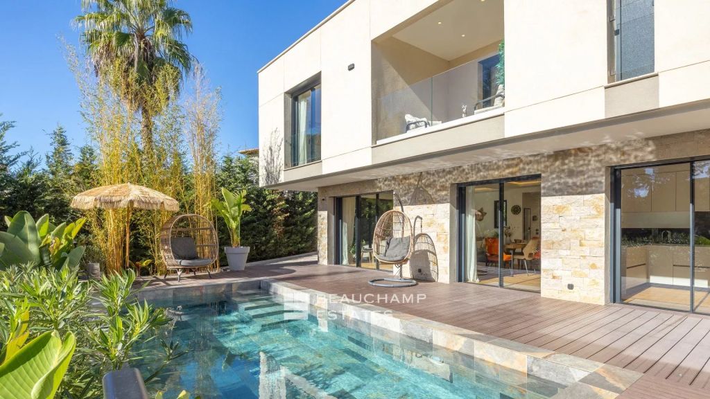 Contemporary 6-bedroom villa in a residential neighborhood of Mougins