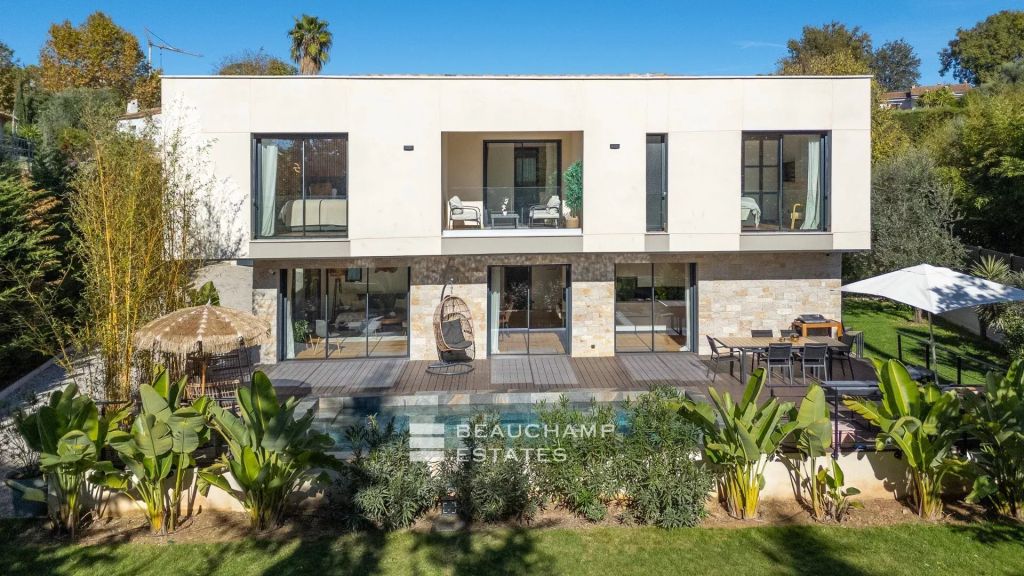 Contemporary 6-bedroom villa in a residential neighborhood of Mougins