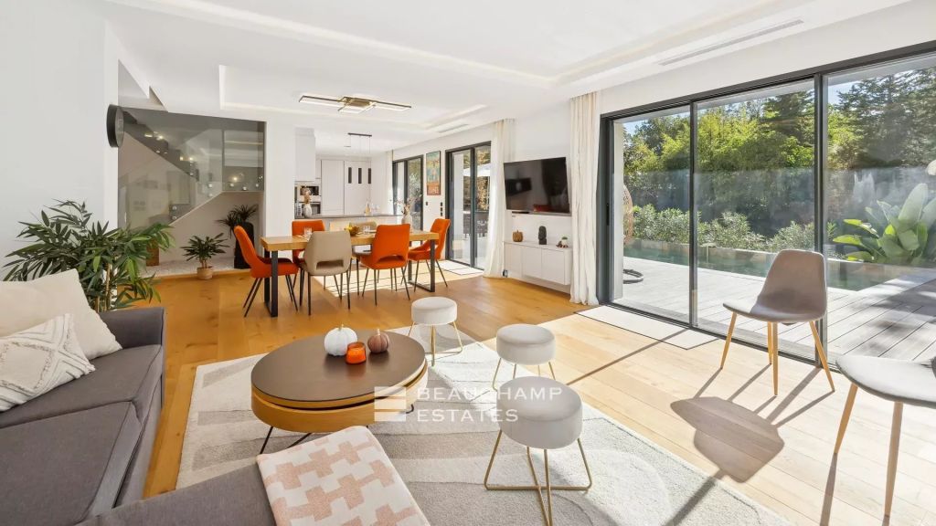 Contemporary 6-bedroom villa in a residential neighborhood of Mougins
