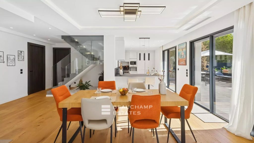 Contemporary 6-bedroom villa in a residential neighborhood of Mougins