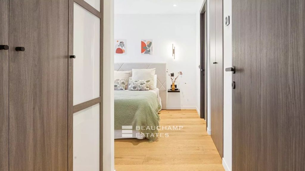 Contemporary 6-bedroom villa in a residential neighborhood of Mougins