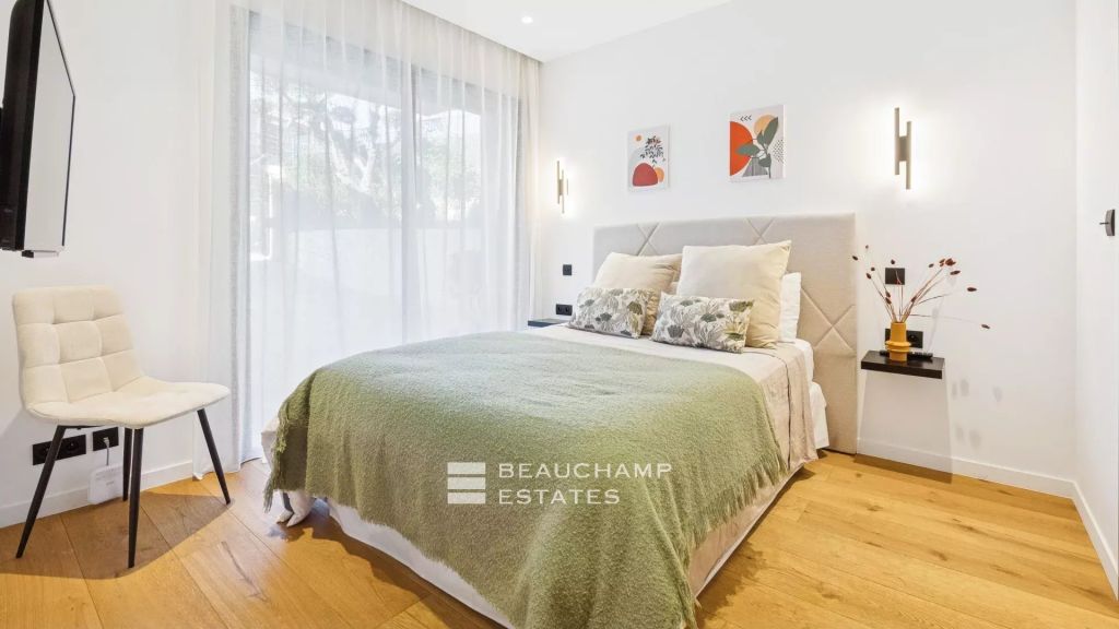 Contemporary 6-bedroom villa in a residential neighborhood of Mougins