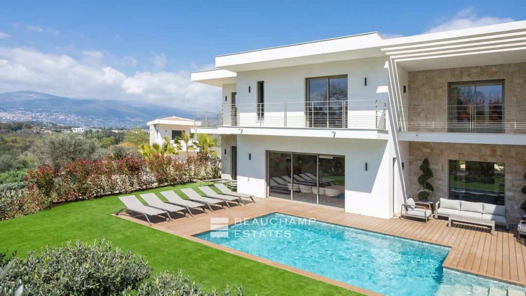 Contemporary 6-bedroom villa with pool in the heart of a residential neighborhood in Mougins