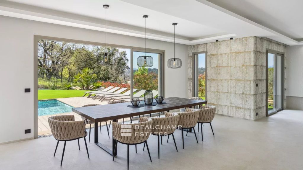 Contemporary 6-bedroom villa with pool in the heart of a residential neighborhood in Mougins