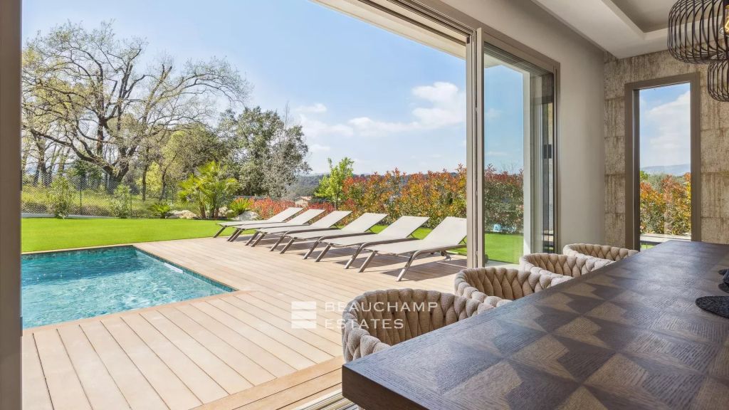 Contemporary 6-bedroom villa with pool in the heart of a residential neighborhood in Mougins