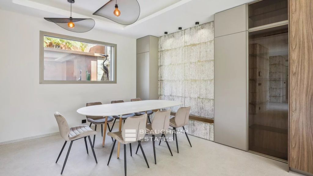 Contemporary 6-bedroom villa with pool in the heart of a residential neighborhood in Mougins