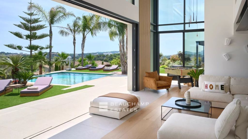Contemporary 7-Bedroom Villa with Gym, Cinema, Hammam, and Jacuzzi in the Heart of a Quiet Neighborhood in Mougins