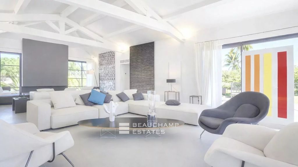 Contemporary sea view villa close to Pampelonne Beaches