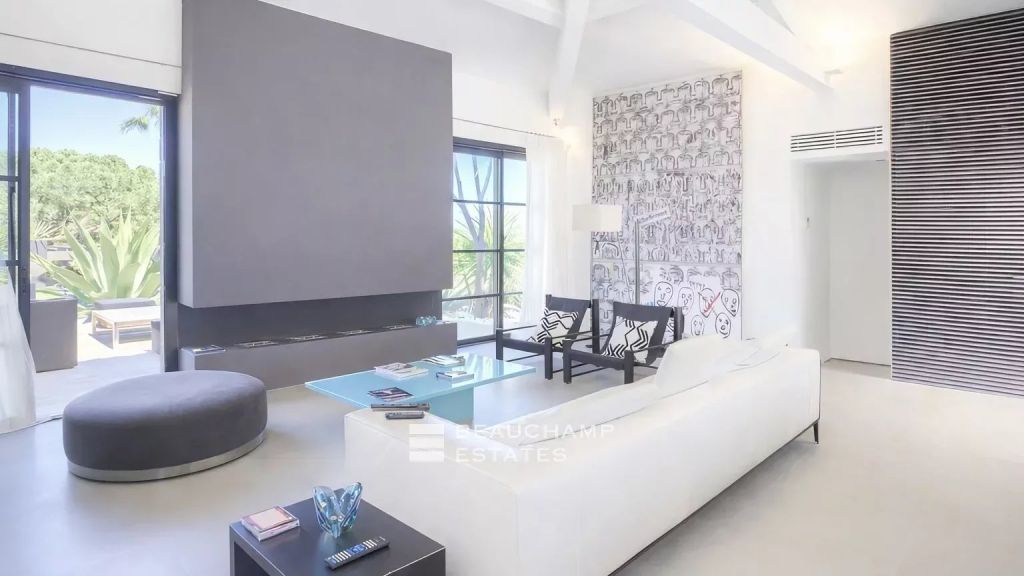 Contemporary sea view villa close to Pampelonne Beaches