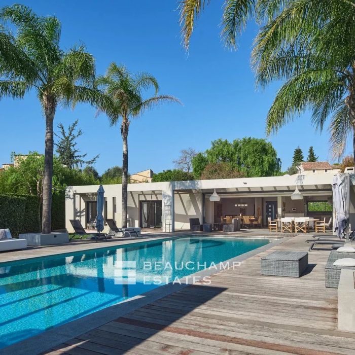 Villa contemporaine plain-pied de 5 chambres à Mougins