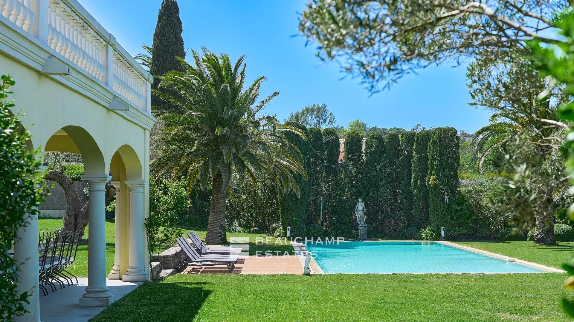 Charming Provençal-style villa in the centre of Saint-Tropez Charming Provençal-style villa in the centre of Saint-Tropez