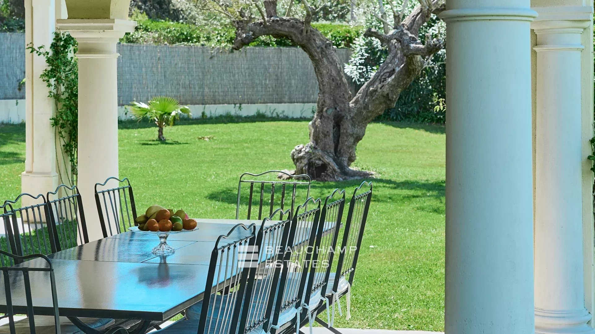 Charming Provençal-style villa in the centre of Saint-Tropez Charming Provençal-style villa in the centre of Saint-Tropez