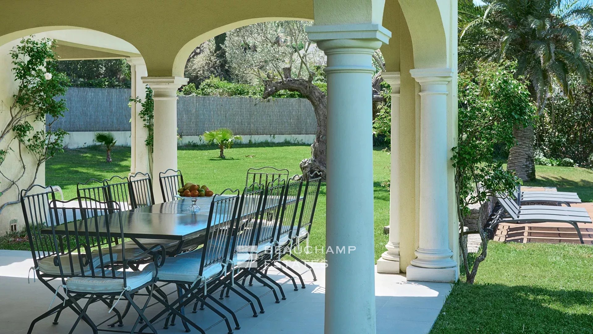 Charming Provençal-style villa in the centre of Saint-Tropez Charming Provençal-style villa in the centre of Saint-Tropez