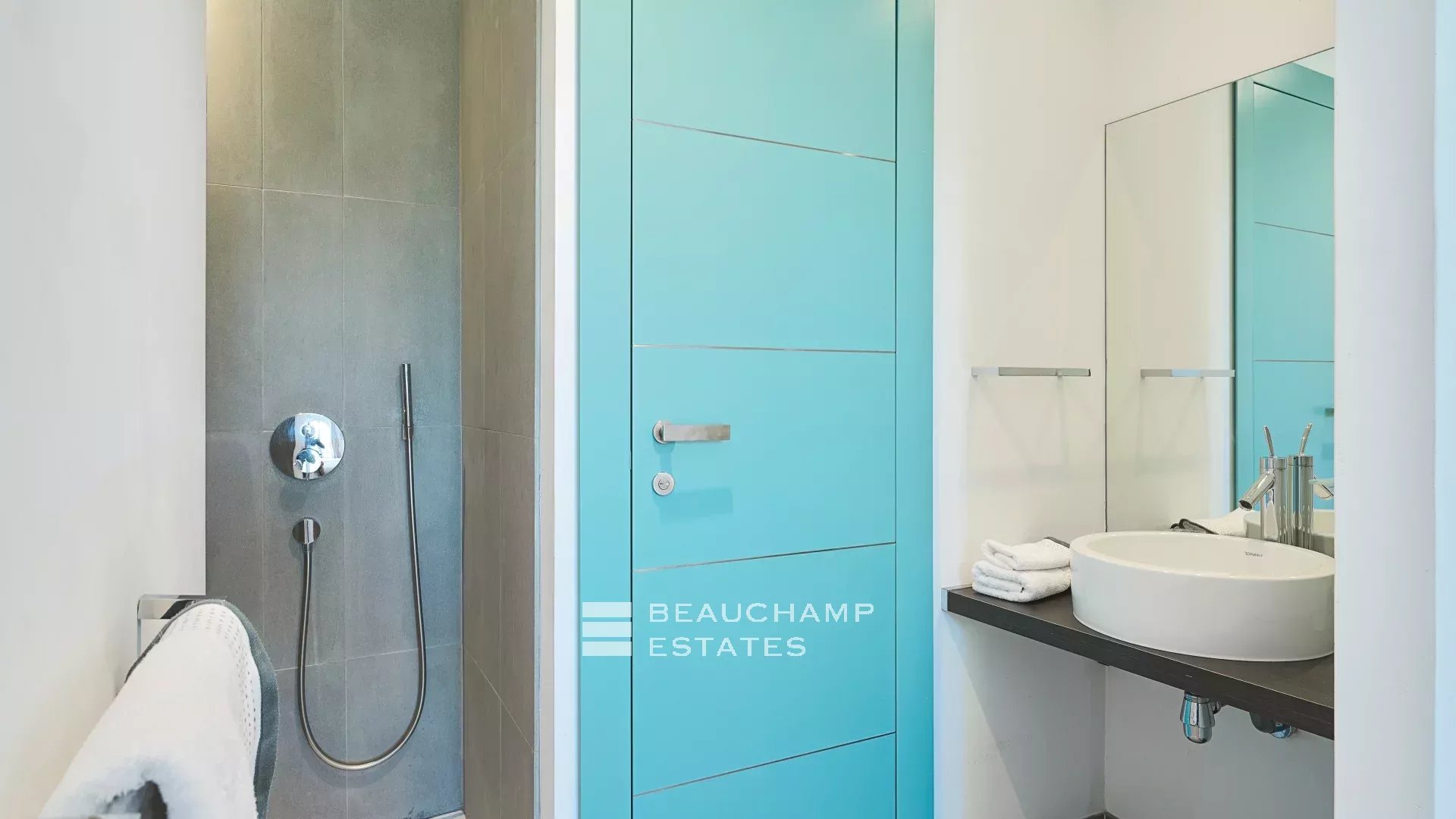 Charming Provençal-style villa in the centre of Saint-Tropez Charming Provençal-style villa in the centre of Saint-Tropez