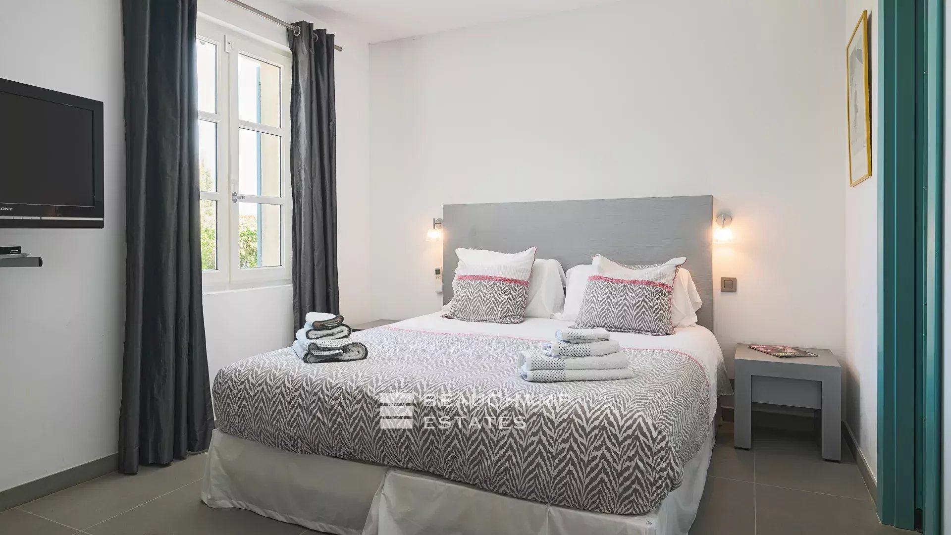 Charming Provençal-style villa in the centre of Saint-Tropez Charming Provençal-style villa in the centre of Saint-Tropez