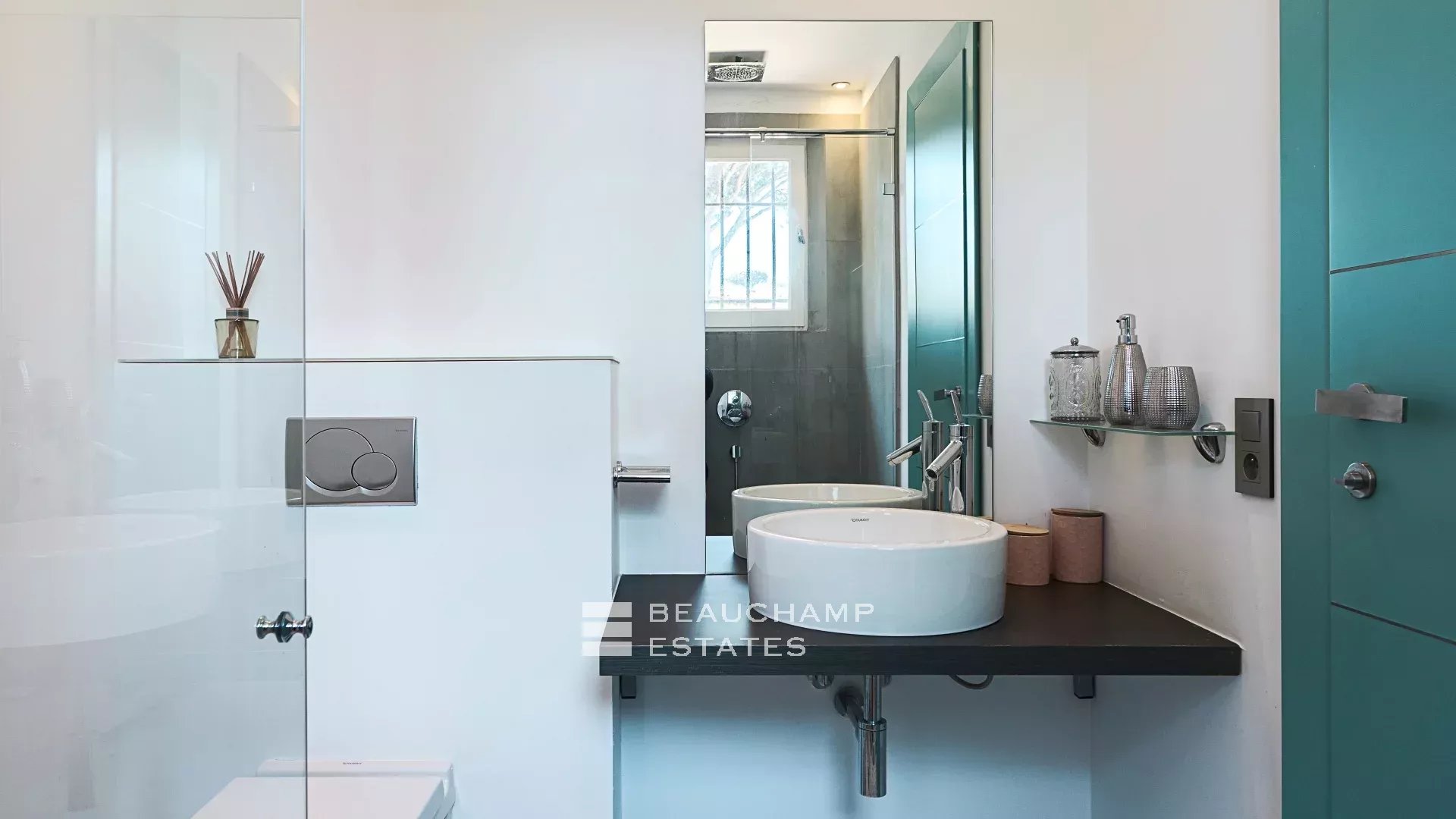 Charming Provençal-style villa in the centre of Saint-Tropez Charming Provençal-style villa in the centre of Saint-Tropez